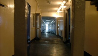 Intérieur de la Prison de Maze - neverending september - cc