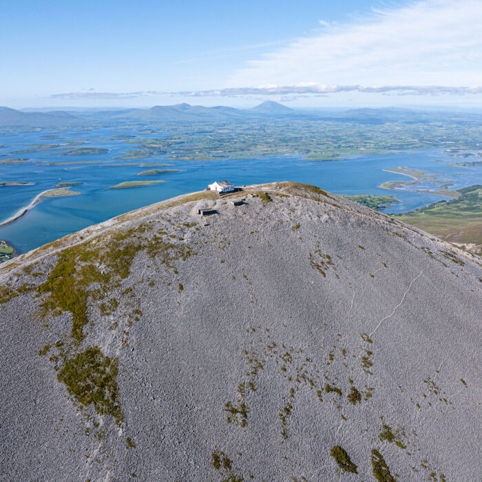 Vue aérienne de Croagh Patrick et de la Clew Bay - Big Stule Media - ©Failte Ireland