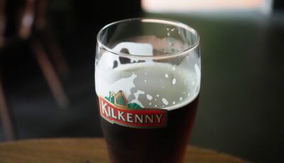 Une pinte de bière Kilkenny - © Claudio Divizia - stock.adobe.com