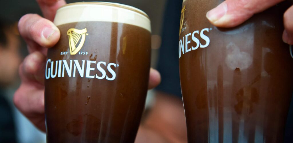 Des pintes de bières Guinness – Zach Dischner – cc