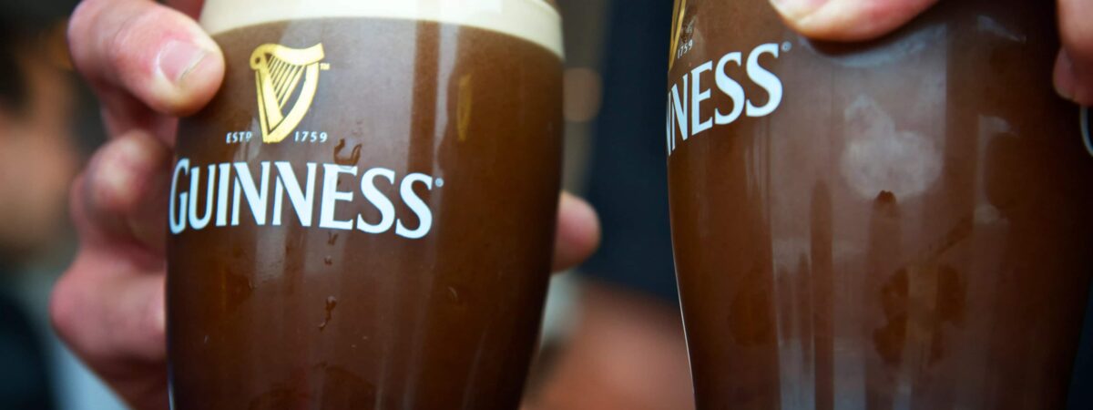 Des pintes de bières Guinness – Zach Dischner – cc