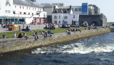 La Spanish arch à Galway - Barnacles Budget Accommodation - cc