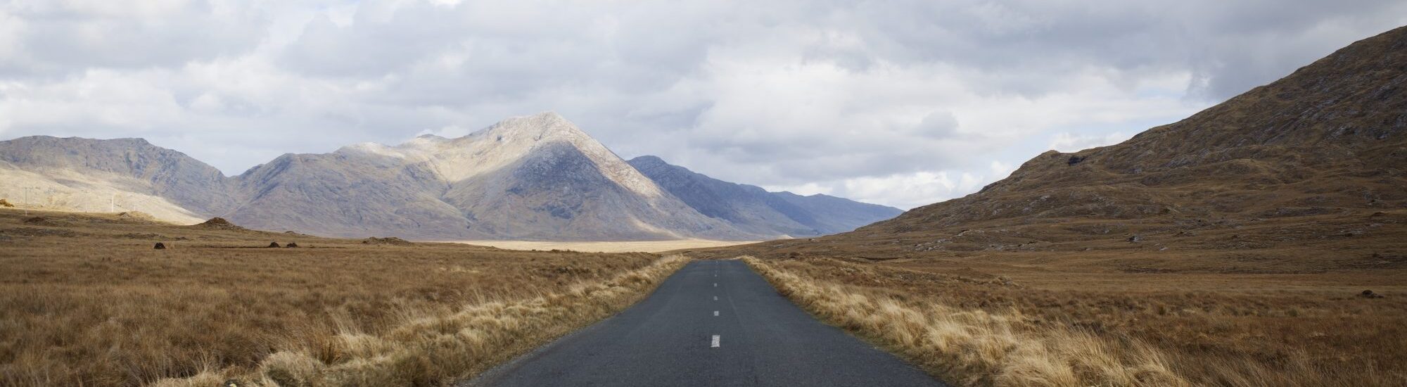 Une route du Connemara - <a href='https://www.flickr.com/photos/aenimation/8997912525/' target='_blank'>Francesca Guadagnini</a> - <a href=