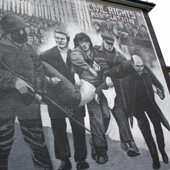 Le Bloody Sunday représenté sur une façade