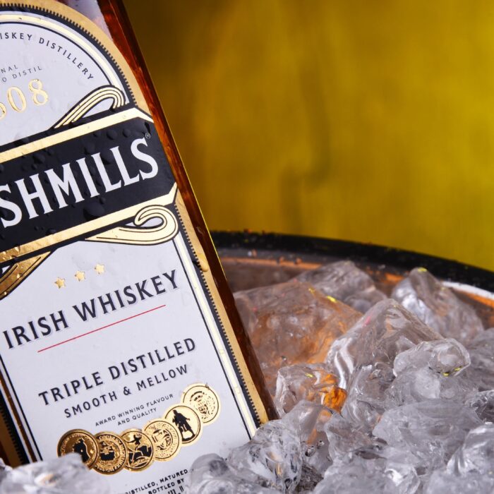 Une bouteille de whiskey Bushmills - © monticellllo - stock.adobe.com