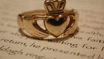 Une bague de Claddagh - Royal Claddagh - cc