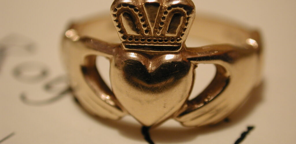 Une bague de Claddagh - Royal Claddagh - cc