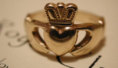 Une bague de Claddagh - Royal Claddagh - cc