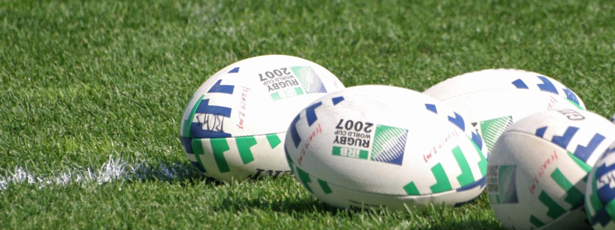 Des ballons de rugby - <a href=
