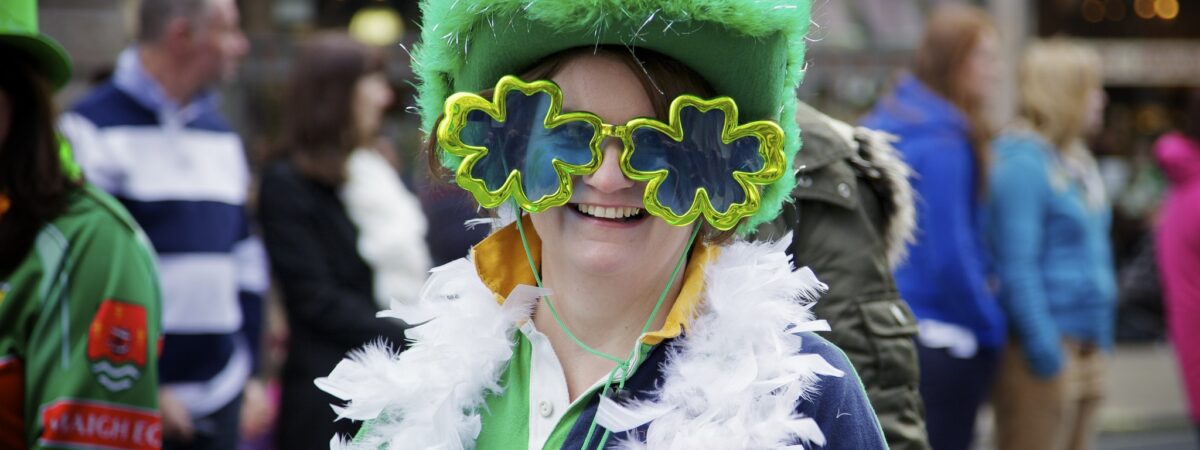 Une participante à la Fête de la Saint Patrick - Aurelien Guichard - cc