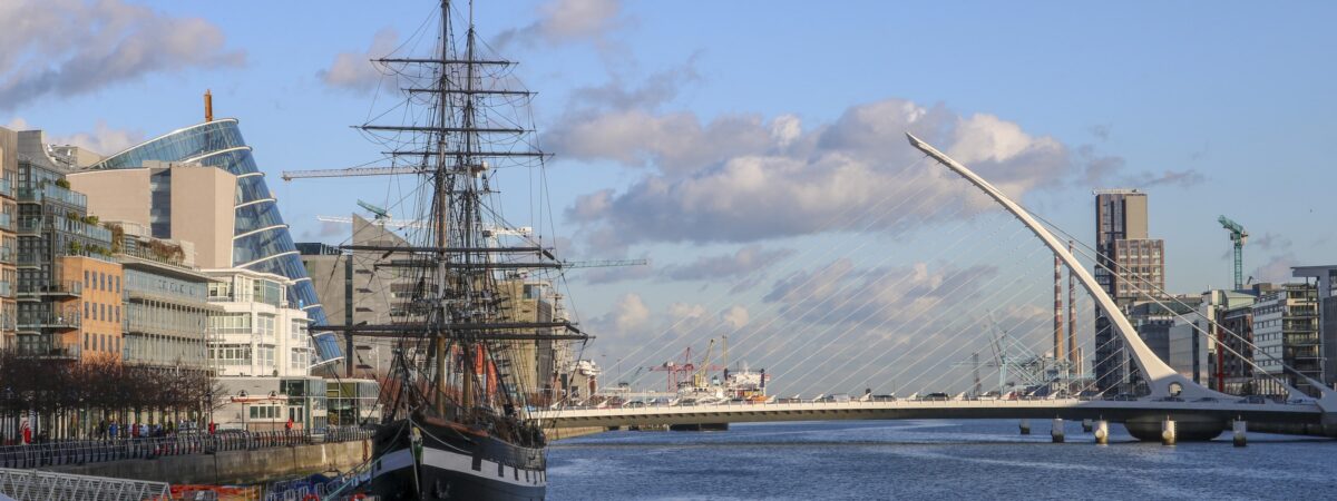Le Jeanie Johnston Tall Ship & Famine Museum - Réplique d'un trois-mâts ...