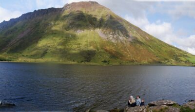 L'Annascaul Lake - Chris Taylor - cc