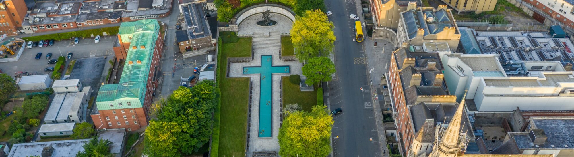 Garden of Remembrance (Jardin du souvenir) à Dublin - © Irish Drone Photography