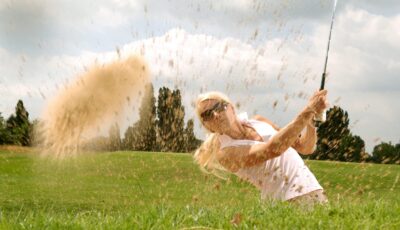 Une golfeuse - Domaine public