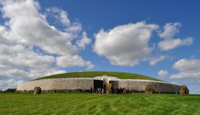 Newgrange - © LucileB