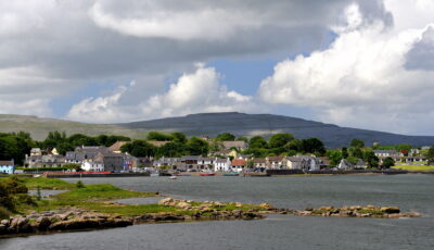 Kinvara et son port - Keith Ewing - cc