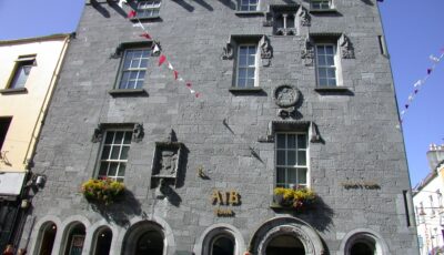Le Lynch castle de Galway - Wally Hartshorn - cc