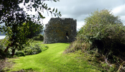Le Parkavonear Castle - Sean MacEntee - cc