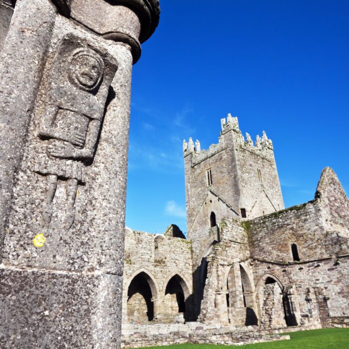Jerpoint abbey - © stevegeer - Getty Images Signatures