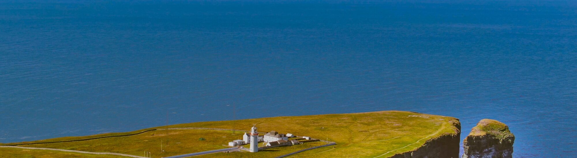Le Loop Head Lighthouse - 4kclips