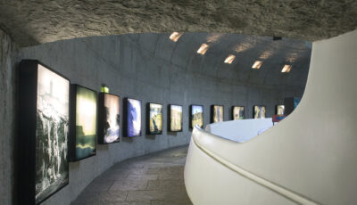 Vue du Visitor Centre des Falaises de Moher - IrishFireside - cc