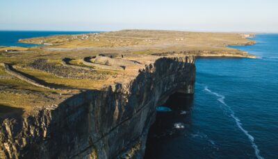 Vue aérienne du fort Dun Aengus sur Inishmore - © timursalikhov