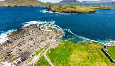 Vue sur le phare de Valentia Island - © MNStudio