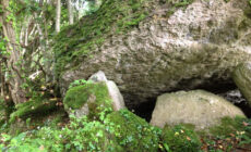 Le Meehambee dolmen - Cliona Keating - cc