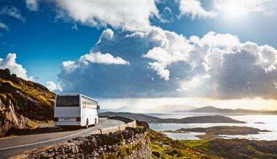 Un bus sur les routes irlandaises - © Irina Fischer