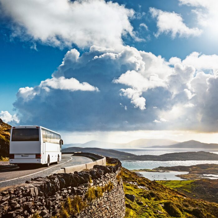 Un bus sur les routes irlandaises - © Irina Fischer