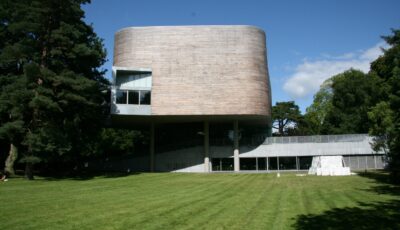 La Lewis Glucksman Gallery - R_uu_t - cc