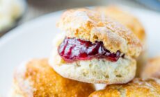 Des scones à la confiture - © Shutterstock
