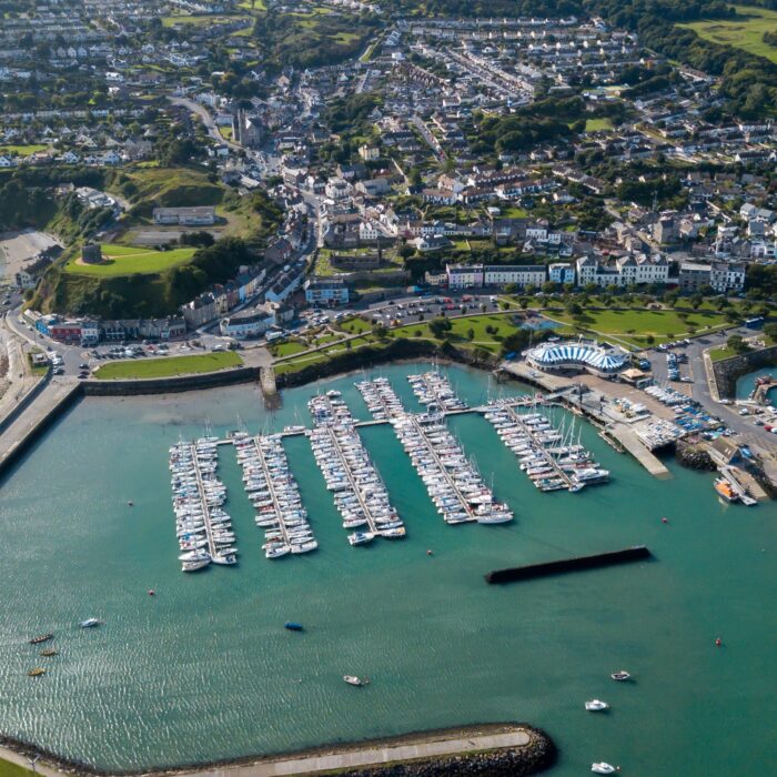 Vue aérienne de Howth et de son port - © Ire DronePhotography