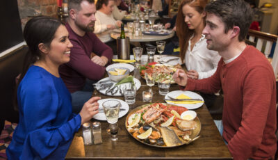 Partagez un plateau de fruits de mer en Irlande ! © Tourism Ireland