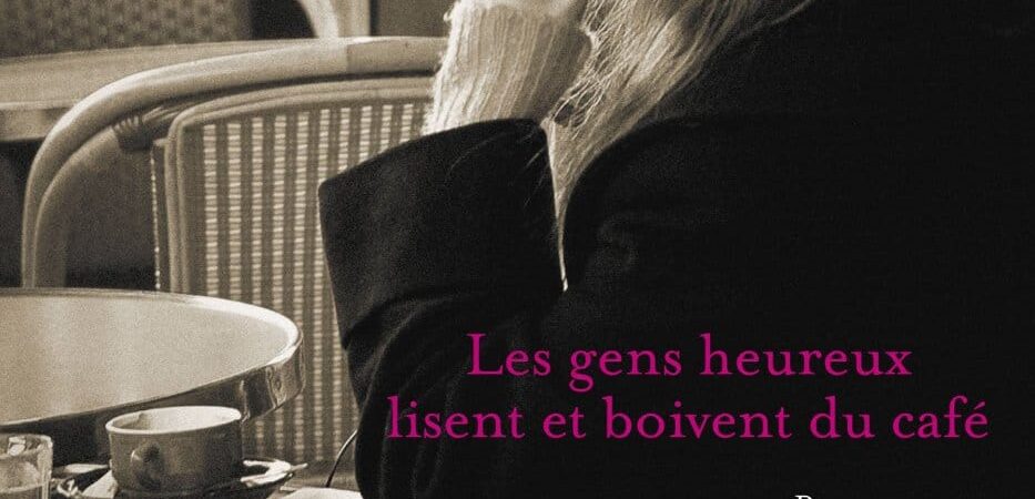 Les Gens heureux lisent et boivent du café