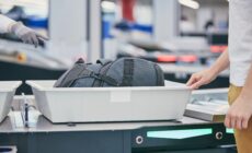 Passage de la sécurité à l'aéroport - Chalabala