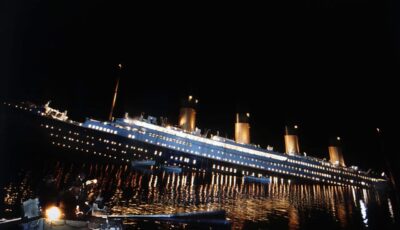Une scène du naufrage, dans le film Titanic de James Cameron
