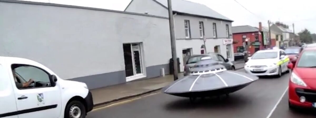 Un OVNI dans les rues de Gorey