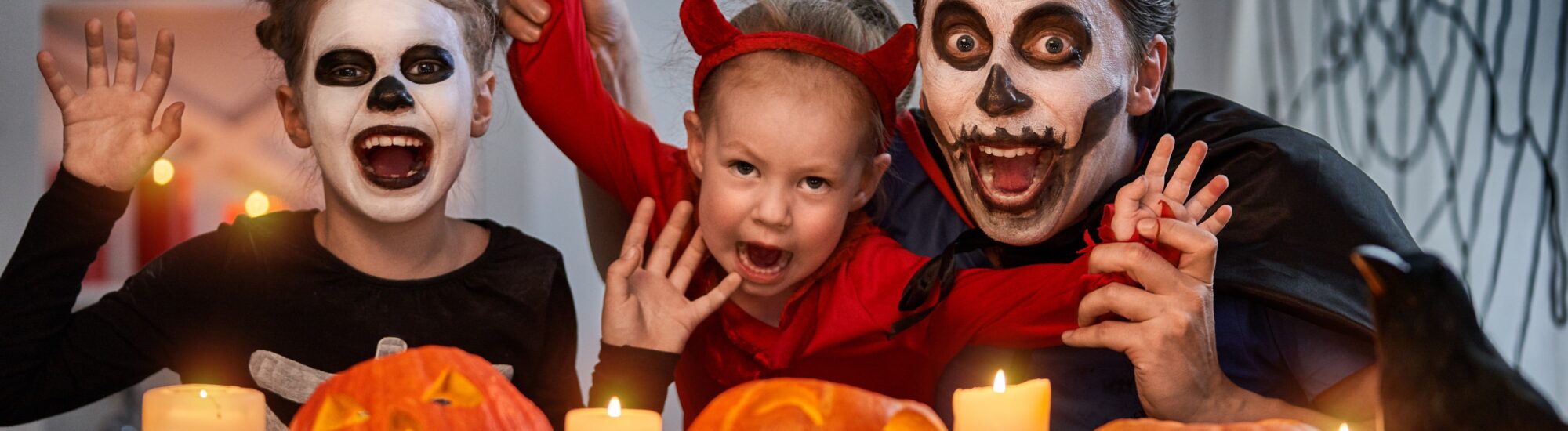 Une famille célébrant Halloween - © choreograph
