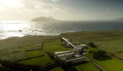 Le Blasket Centre fait face à Great Blasket Island - © Failte Ireland