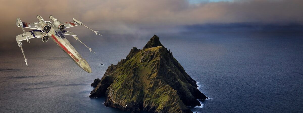 Un X Wing en approche sur Skellig Michael en Irlande