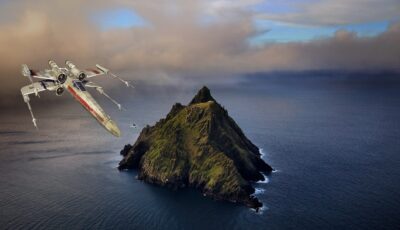 Un X Wing en approche sur Skellig Michael en Irlande