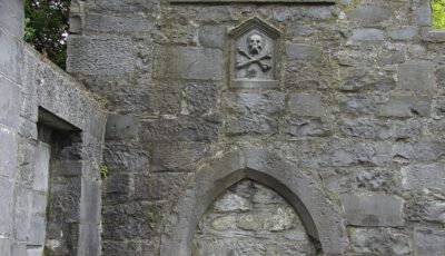 Le Lynch’s Memorial Window - Bob Linsdell - cc