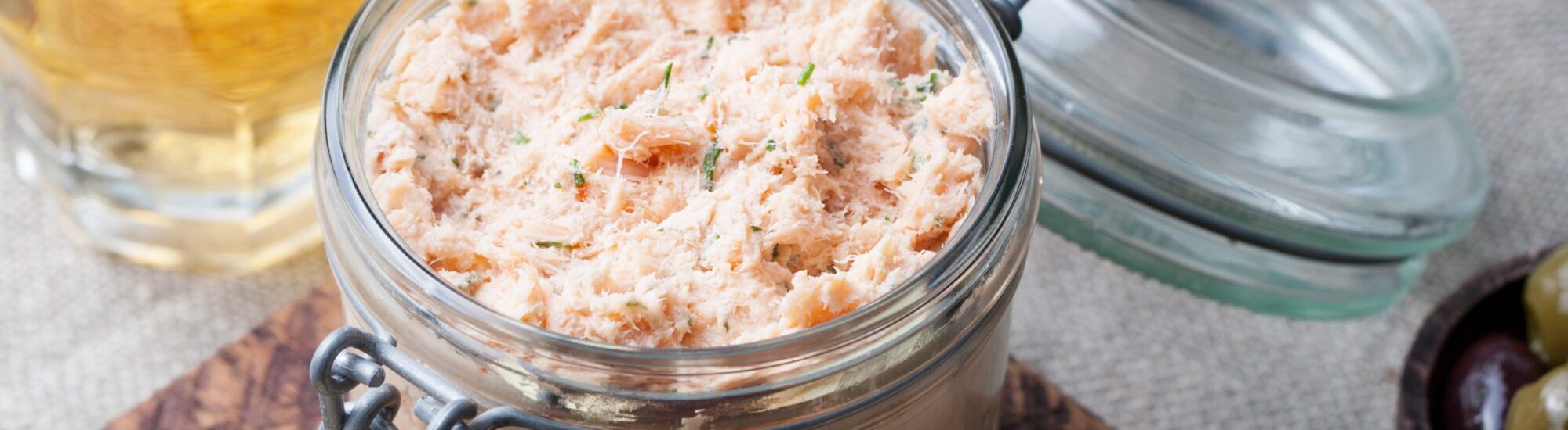Des rillettes de saumon fumé - © annapustynnikova