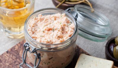 Des rillettes de saumon fumé - © annapustynnikova