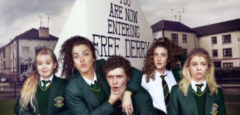 Derry Girls sera immortalisée via une peinture murale à Derry