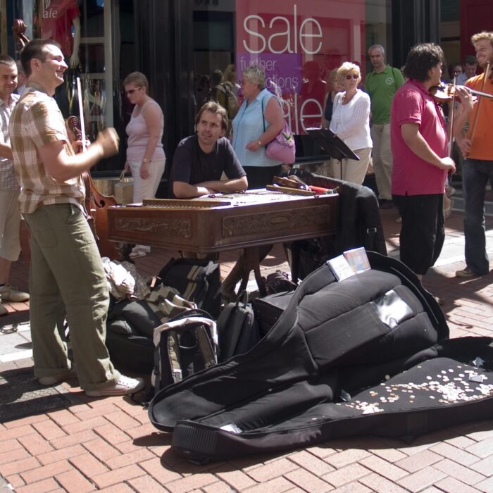 Des Buskers sur Grafton Street à Dublin - Noel Cosgrave - cc