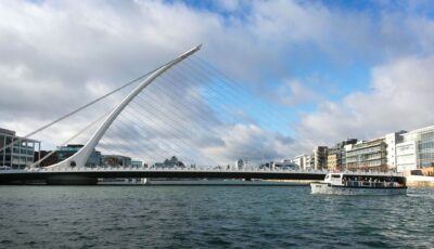 Le Ferry N°11 en pleine traversée de la Liffey - Shane O'Neill, SON Photographic