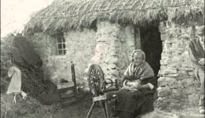 Un foyer irlandais lors de la Grande Famine - Domaine public
