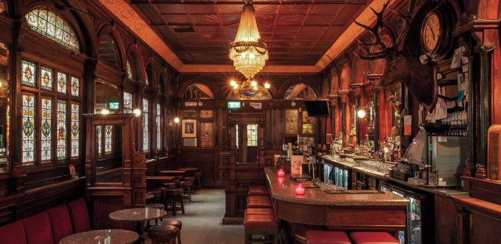 Le Stag's Head